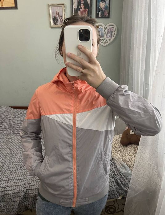 Жіноча вітровка куртка для бігу спорт M L