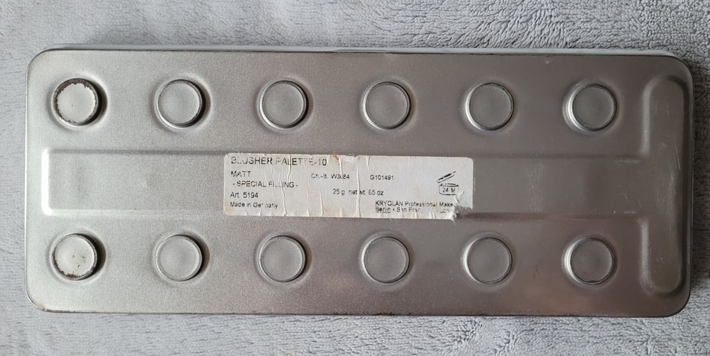 Profesjonalna, paleta marki KRYOLAN na 12 wkładów - używana.