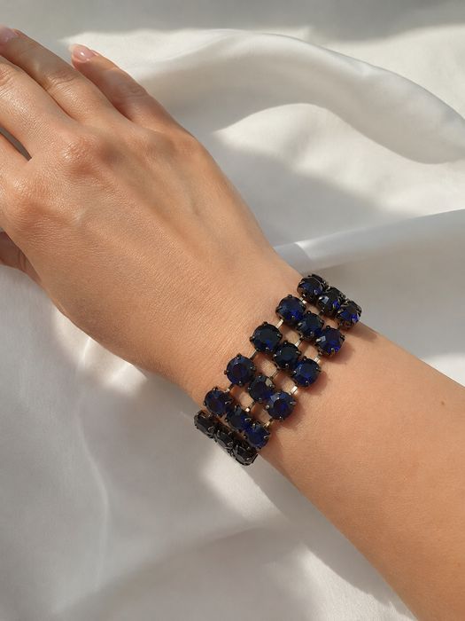 Bransoletka AVON – elegancka, granatowa biżuteria z kryształkami