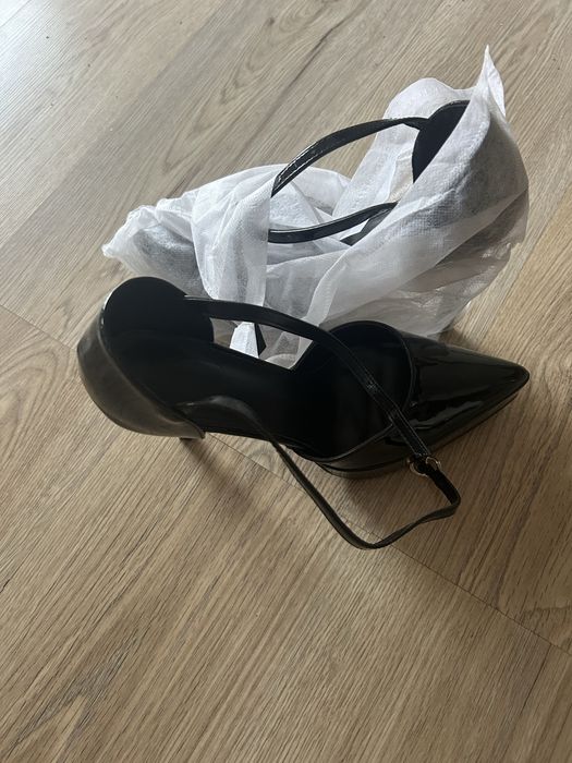 Szpilki czarne lakierowane 40 rozm.