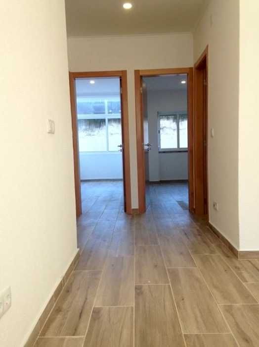 Apartamento T2, excelente exposição solar, situado no Barreiro