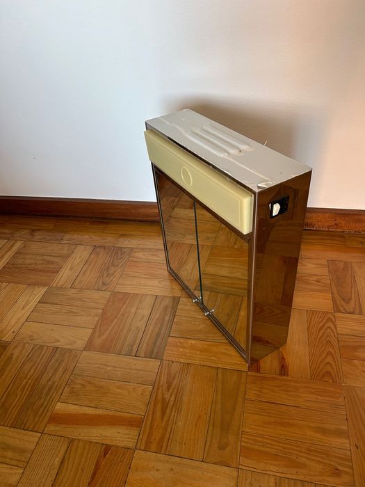 Armário de parede para casda de banho com espelho e luz
