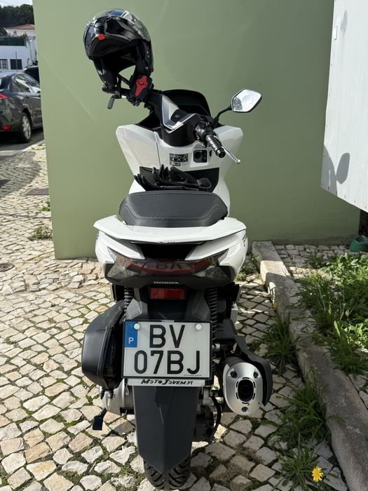 Moto em excelente estado nunca usada para estafetagem!