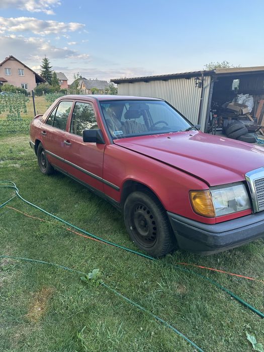 Mercedes benz w 124 sedan