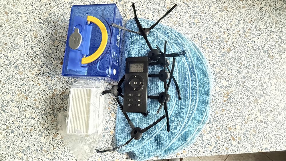 Robót sprzątający marki SilverCrest + dodatki (odkurzanie i mopowanie)