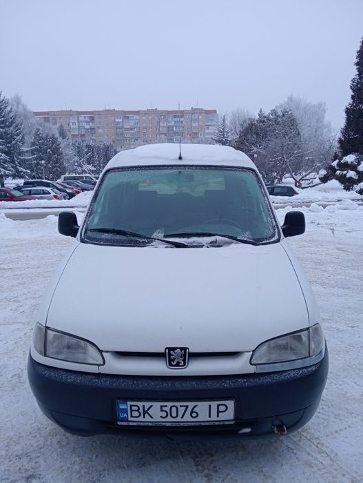 Продаю Peugeot partner 1.4 бензин