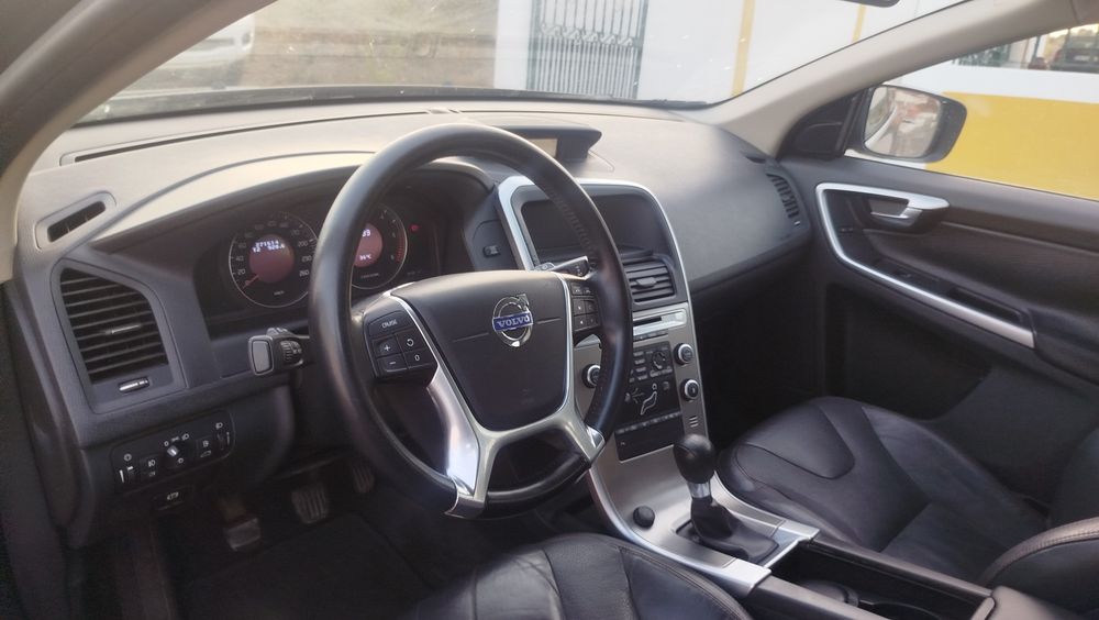 Vendo Volvo X60 está completamente novo