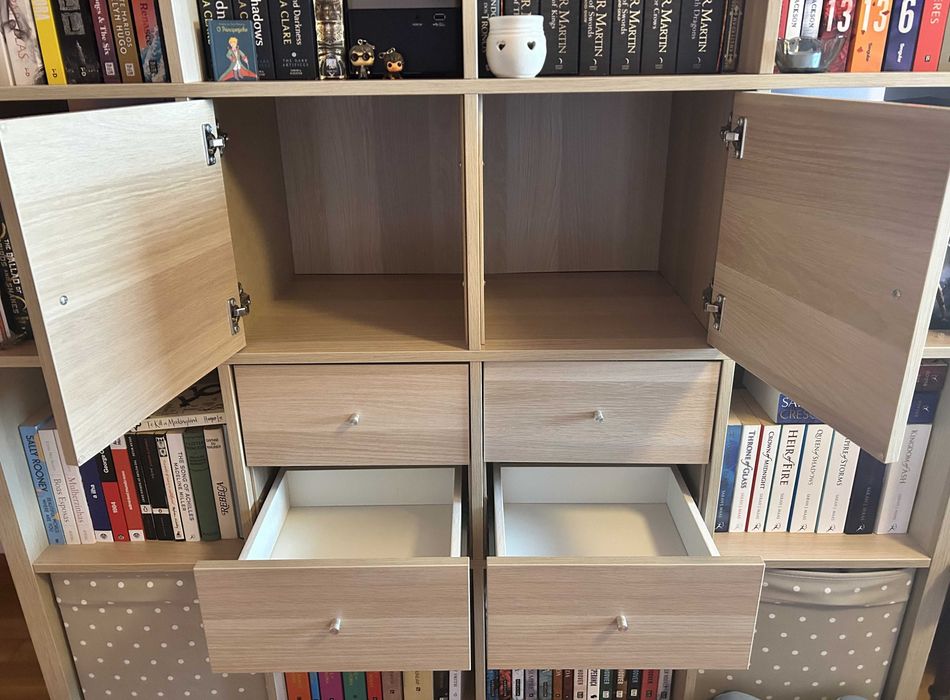 Estante Kallax carvalho, formato 4 x 4 (147cm X 147cm X 39cm)