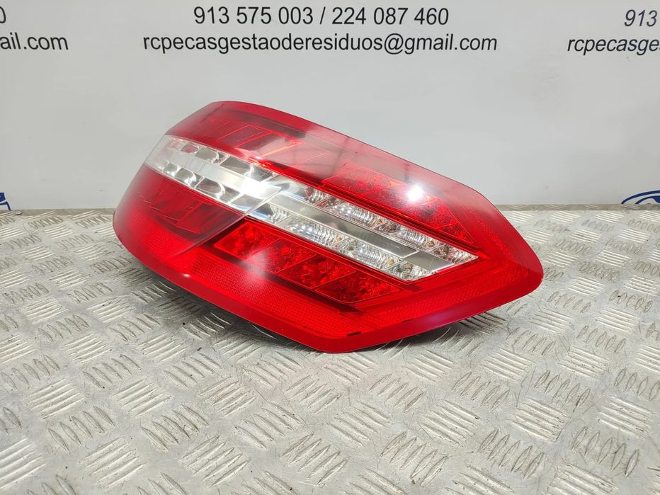Farolins Tras Traseiros Esquerdo Direito Originais LED Mercedes Benz