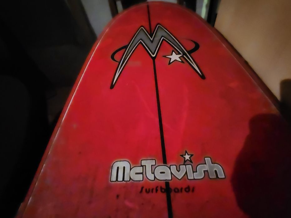 Prancha de surf Long bord com algumas moças, para venda.