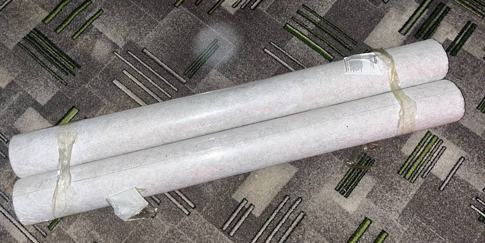 Два рулона обоев