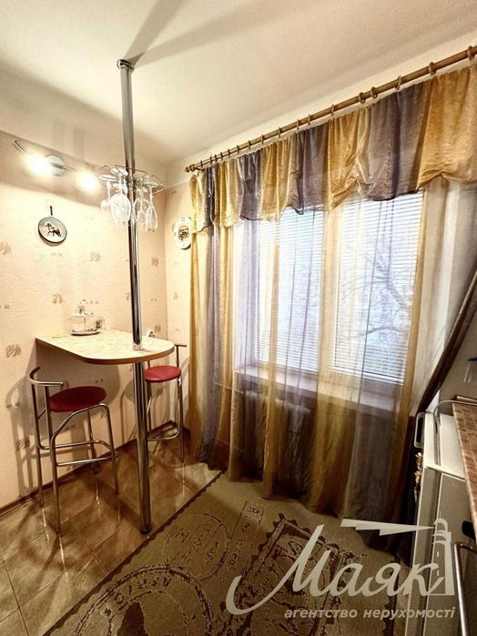 Продаж 1 кімнатної квартири в Шевченківському районі, вул. Чарівна