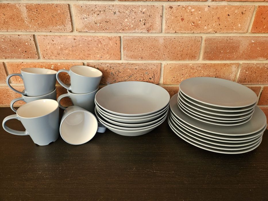 zestaw obiadowy i kubki Ikea FÄRGKLAR Dinera