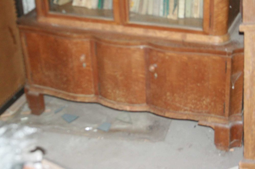 antyki biblioteka biblioteczka witryna