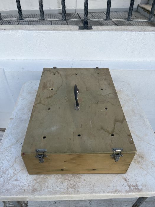 Transportadora em madeira para aves