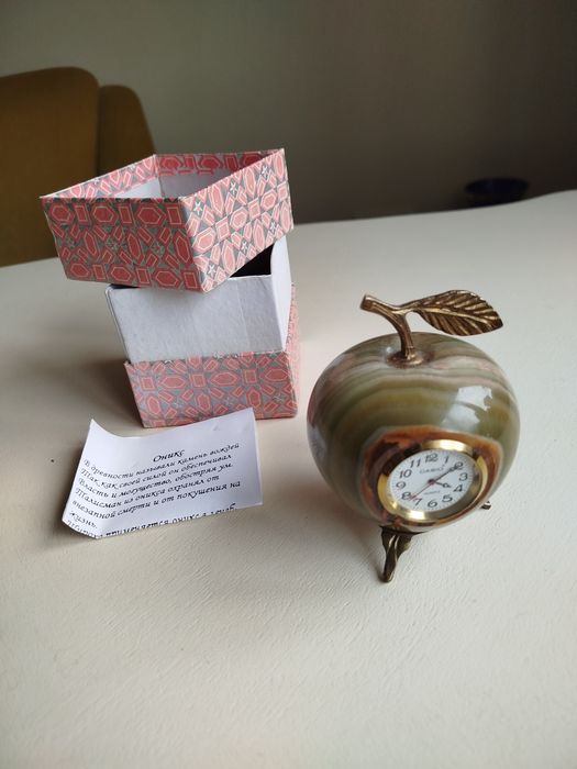 Часы из натурального камня