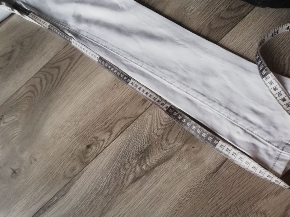 R. 40 goodies białe spodnie szare przetarcia