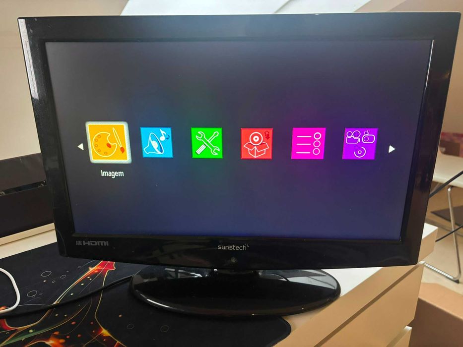 TV / Monitor Sunstech 18,5" Polegadas (HDMI, USB, SCART) + Comando