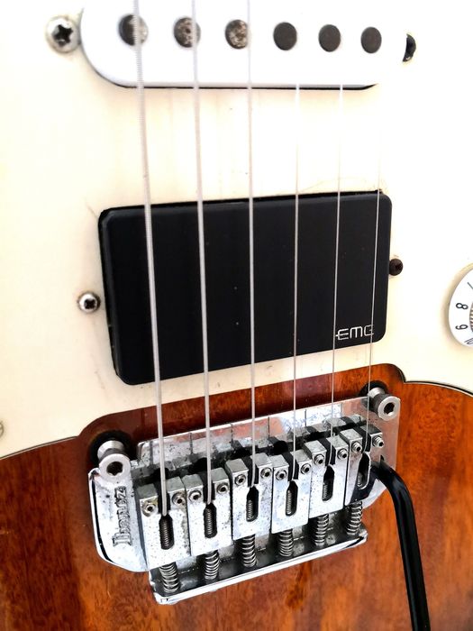 Ibanez com Pickup activo EMG 81