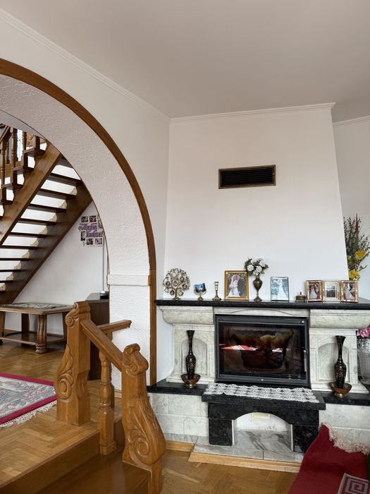 Продається будинок з басейном і сауною