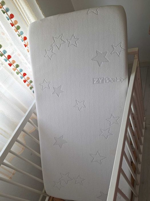 Cama bebé com colchão ortopédico