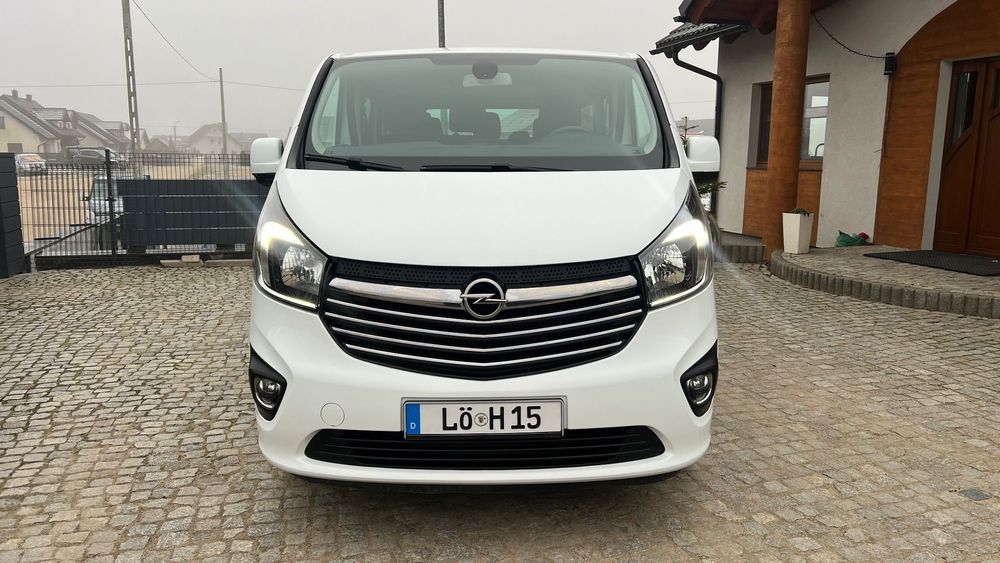 Opel Vivaro Pierwszy właściciel Serwis 9cio osobowy Camera Led Polecam