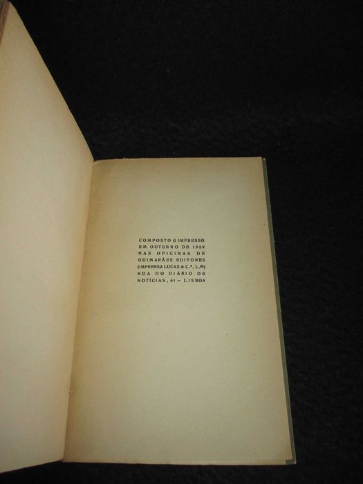 Livro Entre Dois Universos Fidelino de Figueiredo