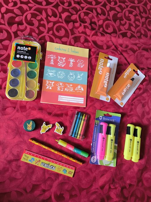 Conjunto de material escolar NOVO
