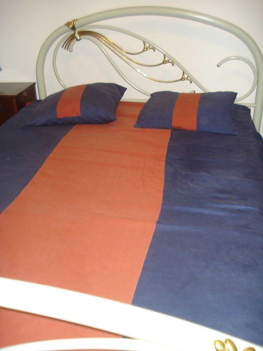 Cama de casal em ferro