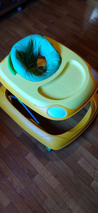 Andador Chicco carro