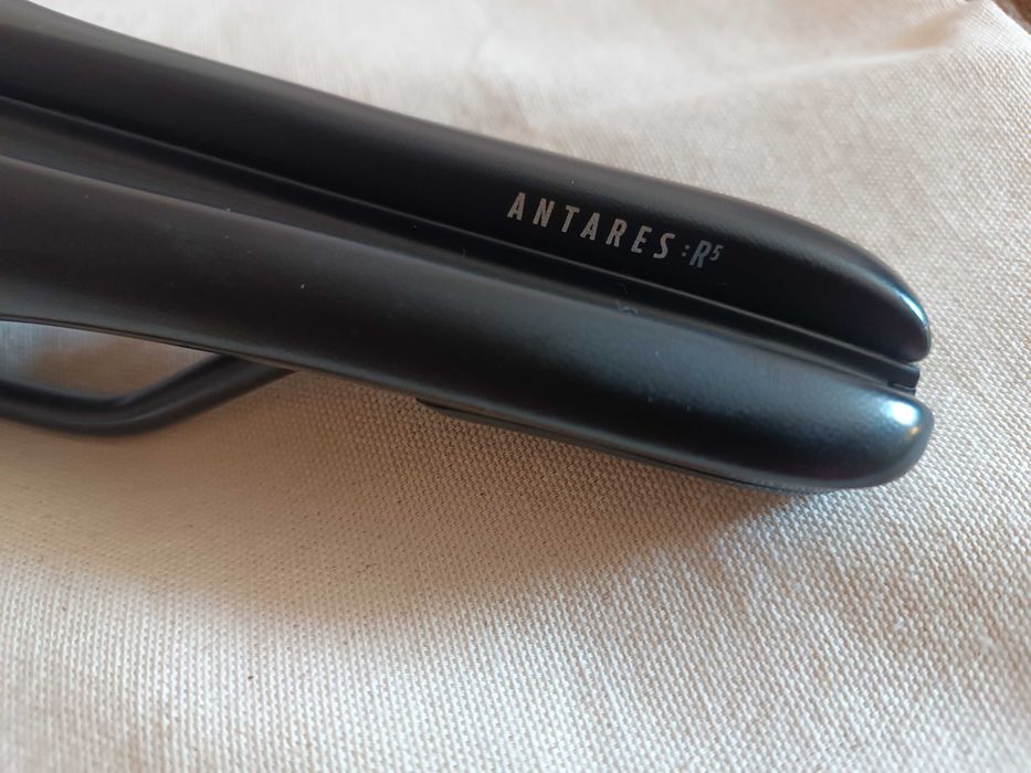 Siodełko Fizik Antares R5 versus evo