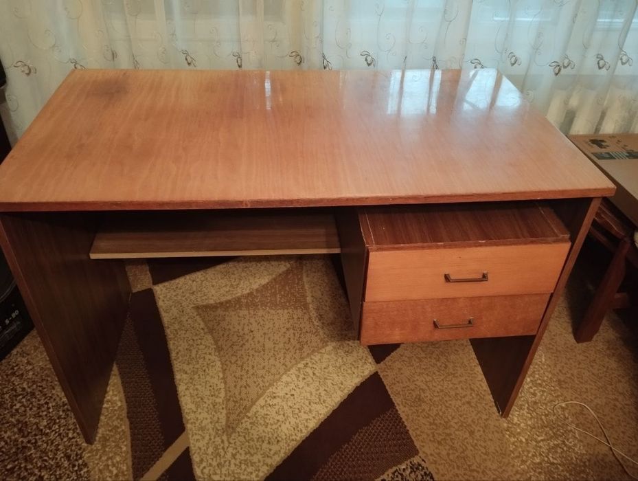 Продам письмовий стіл — самовивіз