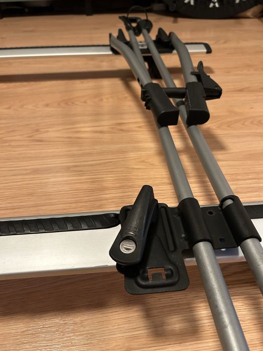 Barras de Tejadilho Volvo (Thule) com suporte de bicicleta