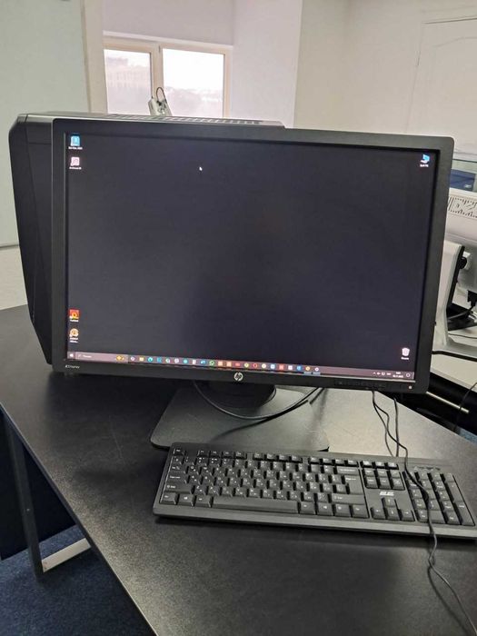 Системний блок (ПК) з монітором