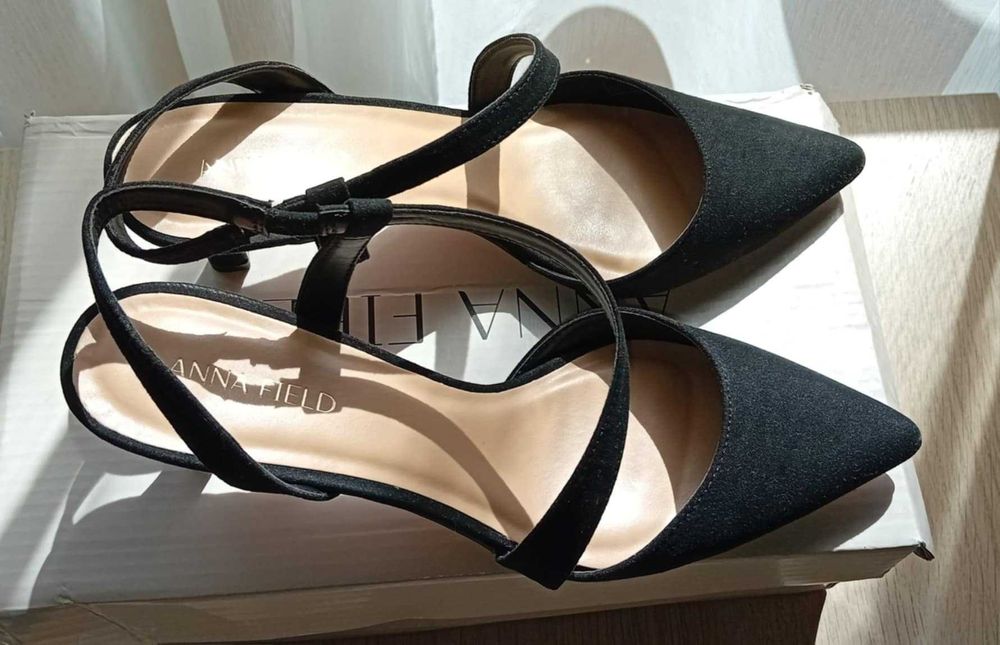 Czarne czółenka z paskiem rozmiar 38 Anna Field