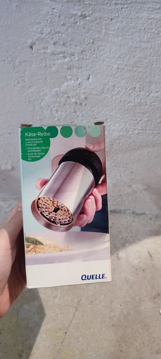 Obrotowa tarka do sera, parmezanu