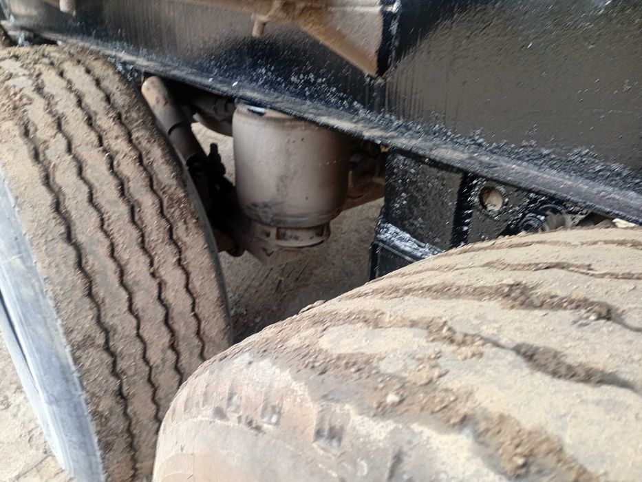 Цементовоз напівпричіп