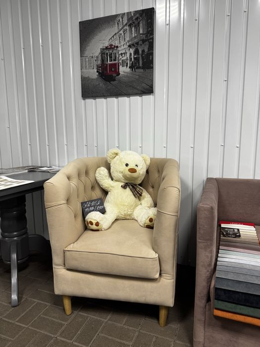 Нові крісла ручної роботи , колір тканини -беж