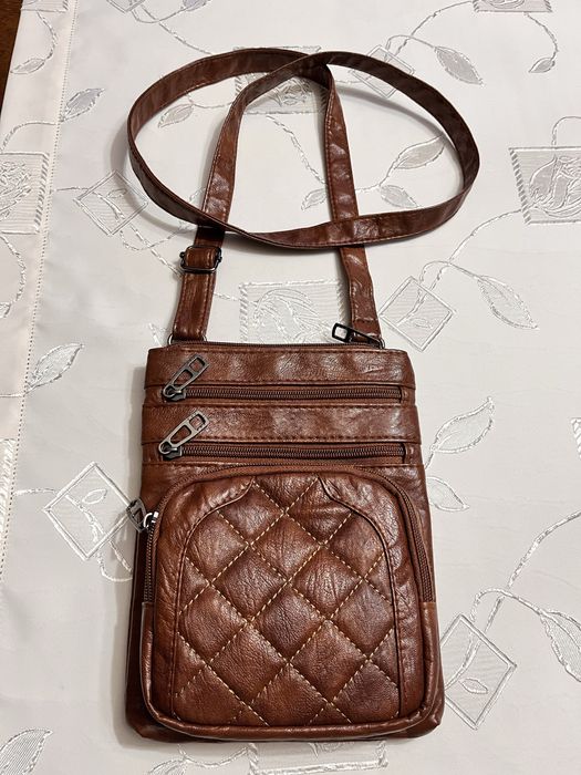 Torebka z wieloma kieszeniami