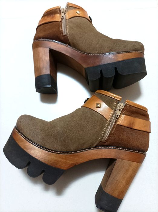 Botas com salto em pele genuína marca Sacchi (T. 39)