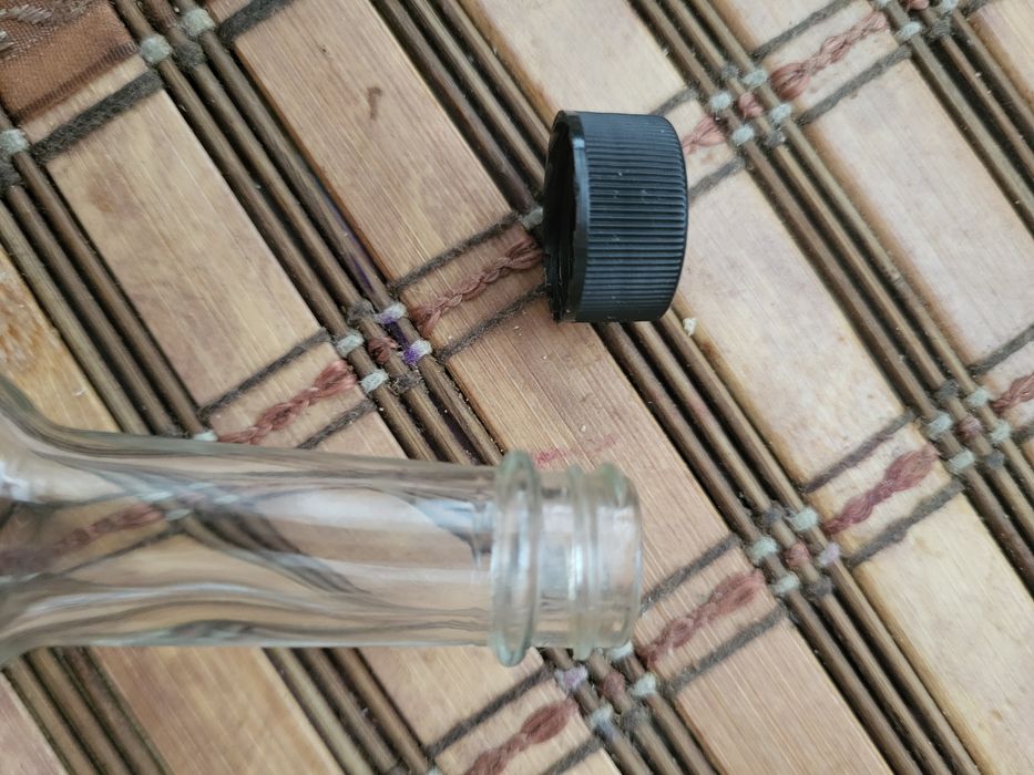 Buteleczki szklane z nakrętką 100 ml.