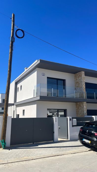 ARRENDA-SE  ou Venda MORADIA T4 NOVA em FERNÃO FERRO | Entrada Imediat