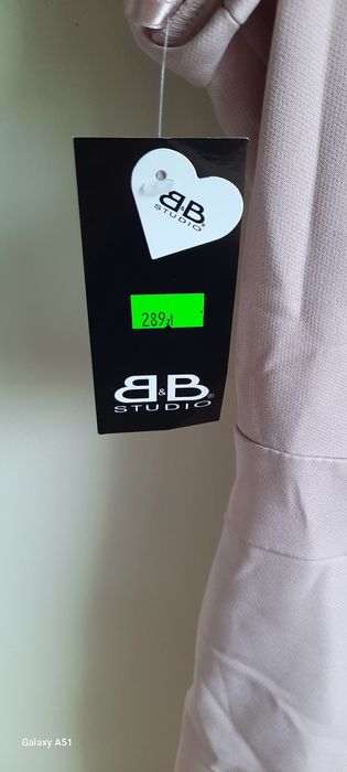 Krótka dopasowana sukienka jasny róż