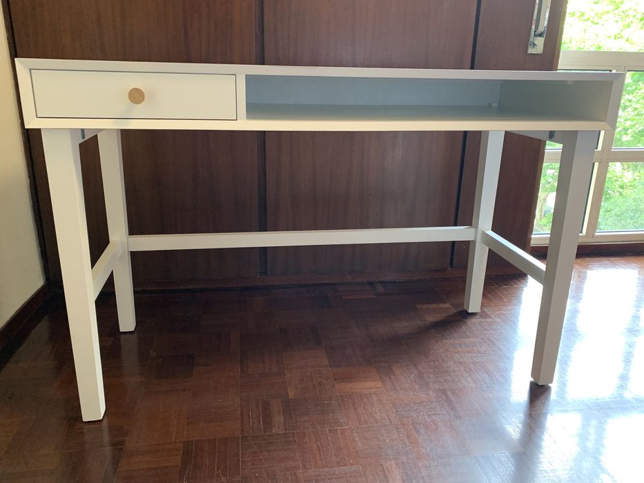 White desk - with drawer and storage - in excellent condition64285715271553120