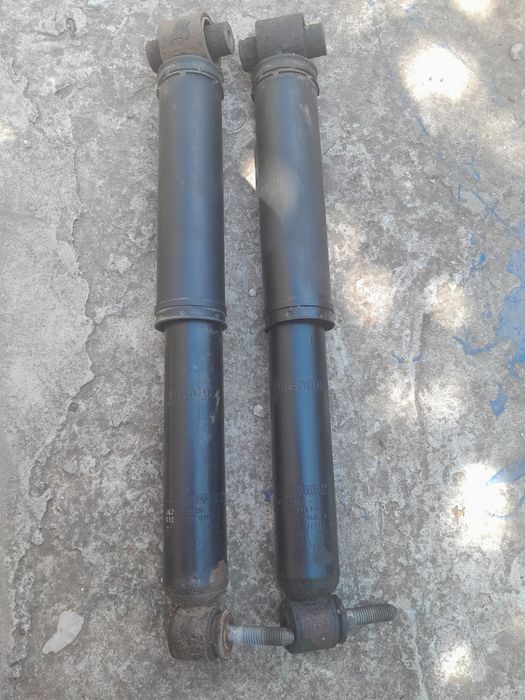 Задние амортизаторы на Рено Меган 3