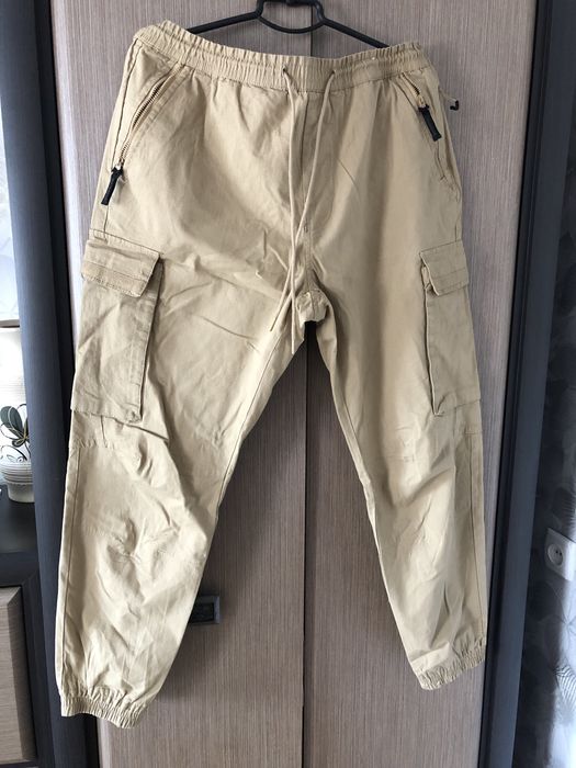 Карго штани pull bear