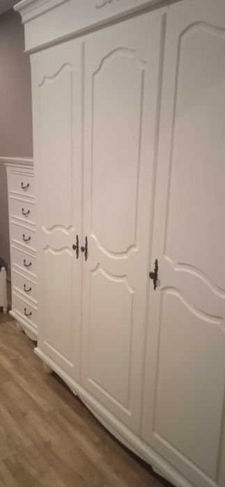 Продам мебель для спальни в стиле "Прованс"/Спальню/шкаф/кровать/стол