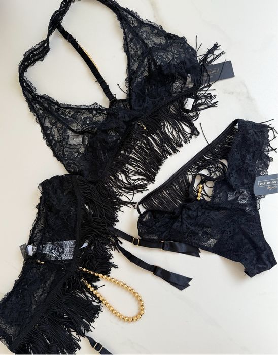 Komplet czarnej bielizny czarna bielizna koronka Intimissimi