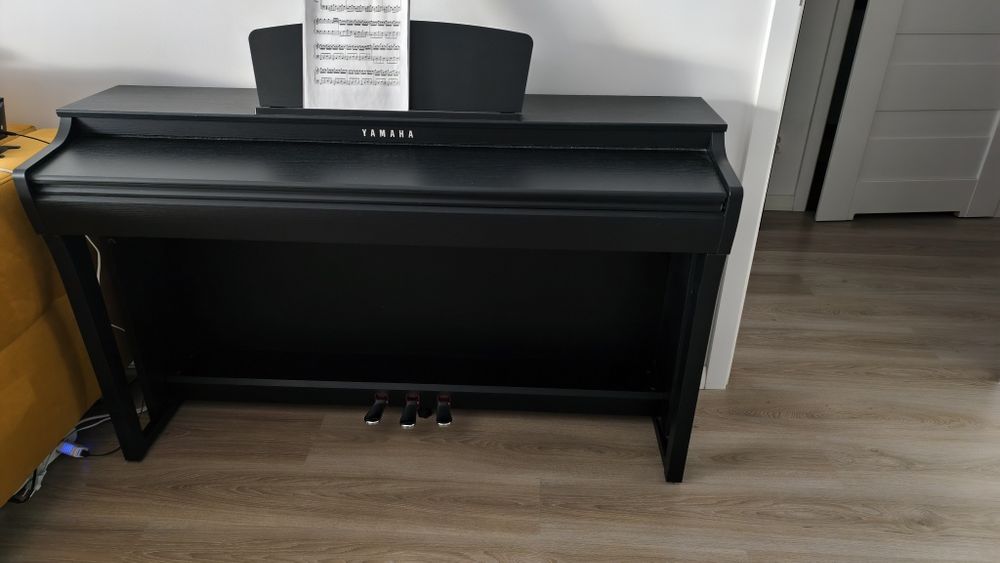 Yamaha CLP-725 B pianino cyfrowe