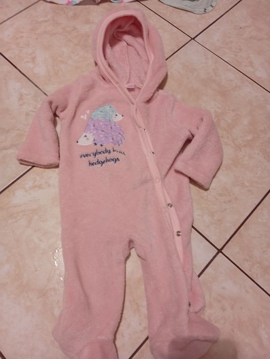 Paka ubranek dla dziewczynki, rozmiar 62/68 plus dodatki